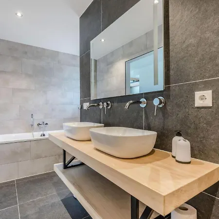 Beautiful House With Two Bathrooms On A Near